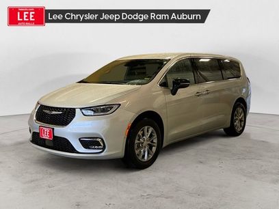 New 2026 Chrysler Pacifica Select