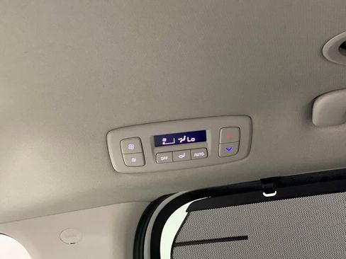 Used 2025 Kia Carnival SX Prestige image 34