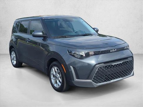 Used 2025 Kia Soul LX w/ LX Technology Package FWD image 3