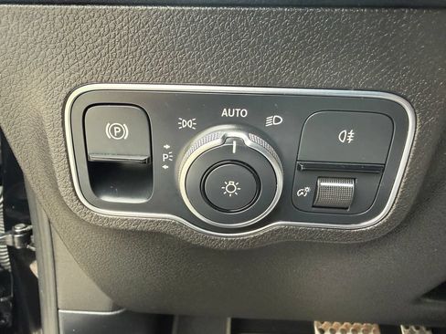 Used 2021 Mercedes-Benz GLB 250 4MATIC image 14