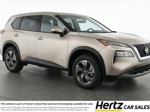Used 2025 Nissan Rogue SV image 1