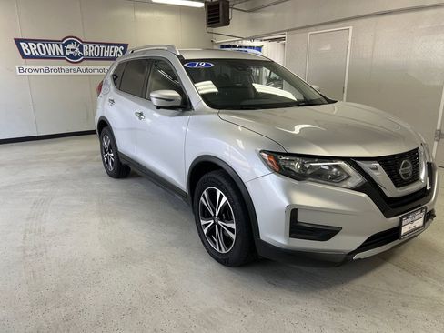 Used 2019 Nissan Rogue SV w/ Premium Package AWD/4WD image 5