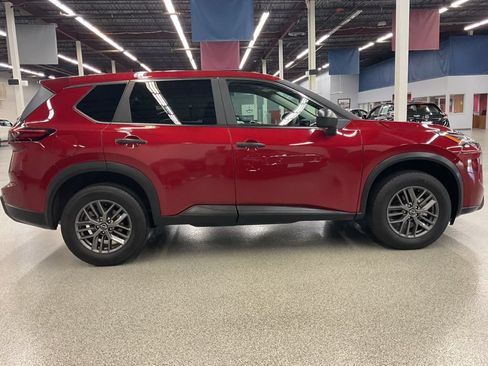 Used 2025 Nissan Rogue S AWD/4WD image 4