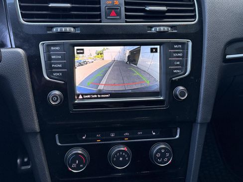 Used 2017 Volkswagen GTI SE FWD image 26