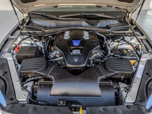 Used 2018 Maserati Quattroporte S GranLusso RWD image 17