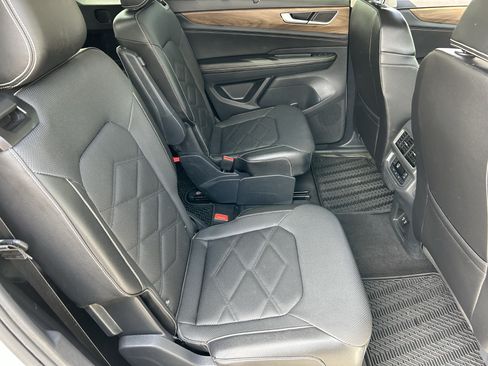 Used 2024 Volkswagen Atlas SE FWD image 11