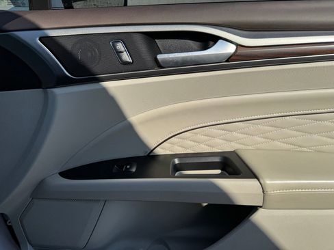 Used 2017 Ford Fusion Energi Platinum FWD image 22