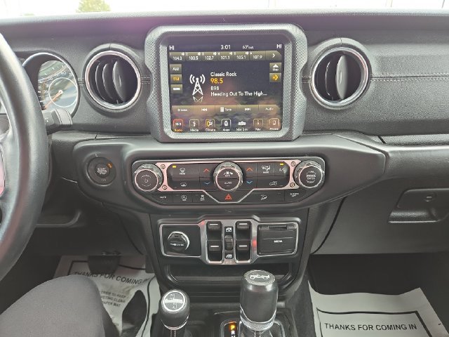 Used 2019 Jeep Wrangler Unlimited Sahara AWD/4WD image 26