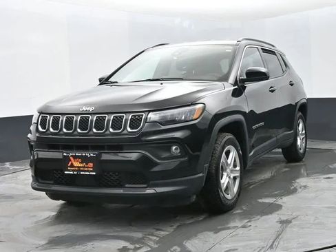Used 2024 Jeep Compass Latitude image 1