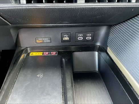 Used 2025 Toyota Camry SE image 26