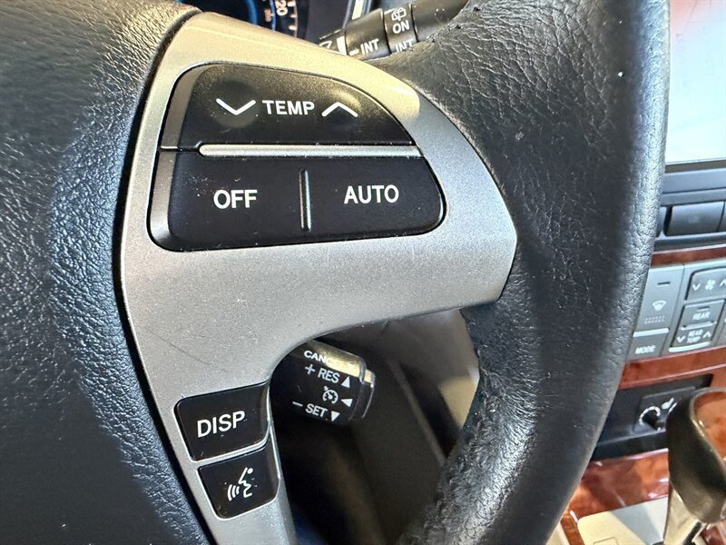 Used 2012 Toyota Highlander Limited AWD/4WD image 25