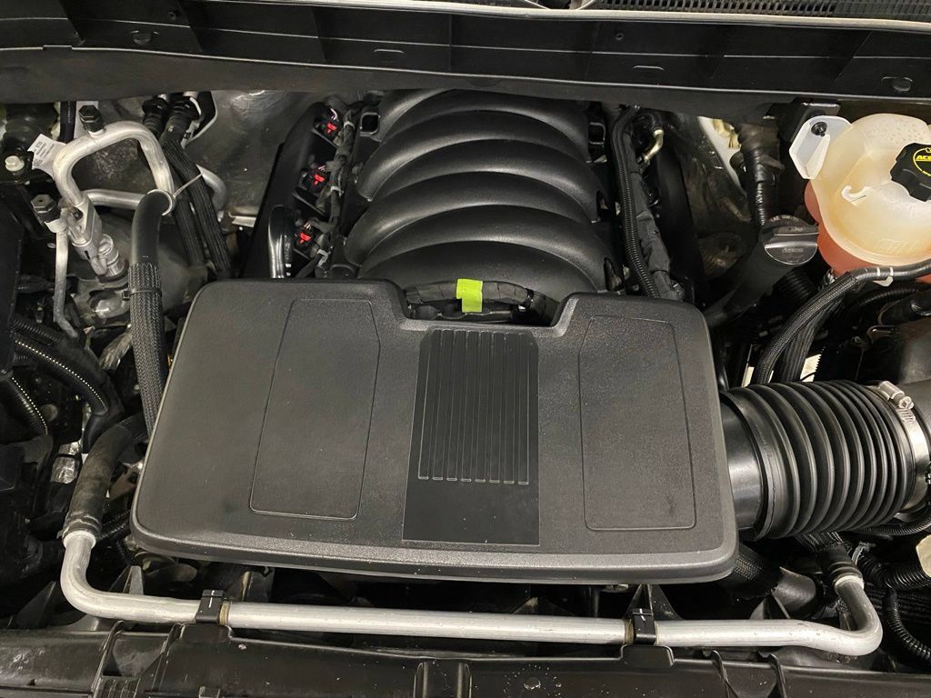 Used 2025 GMC Sierra 1500 SLT AWD/4WD image 4