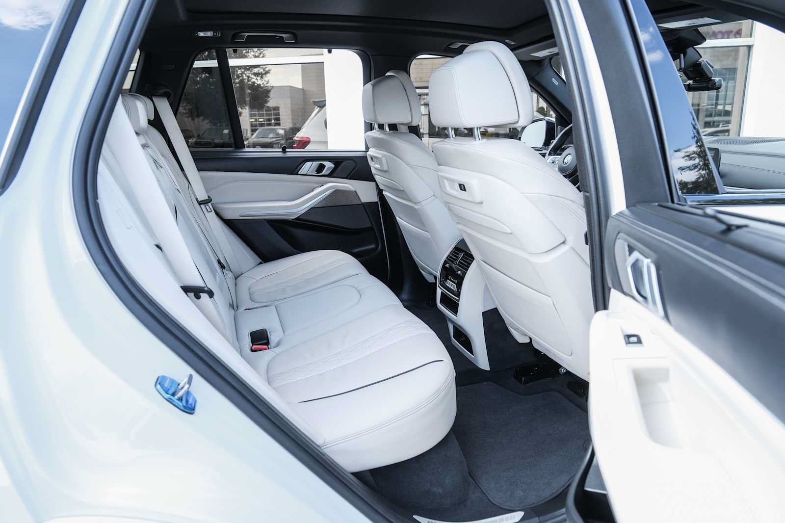 Used 2019 BMW X5 xDrive40i w/ M Sport Package AWD/4WD image 33