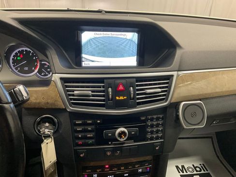Used 2011 Mercedes-Benz E 350 4MATIC Sedan image 21