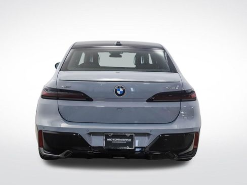 Used 2026 BMW 740i xDrive w/ Premium Package AWD/4WD image 4