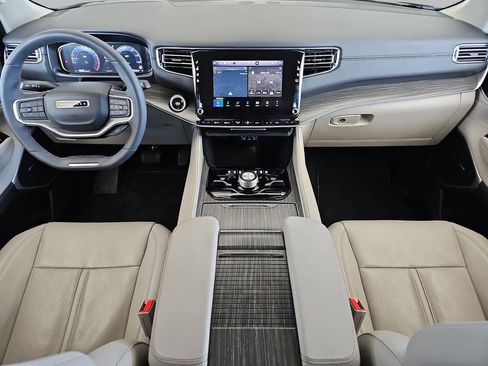 Used 2024 Jeep Wagoneer Series II w/ Convenience Group I image 11