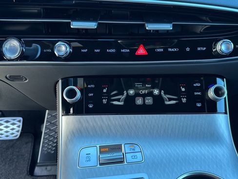 New 2026 Genesis GV70 2.5T Sport Prestige AWD/4WD image 9