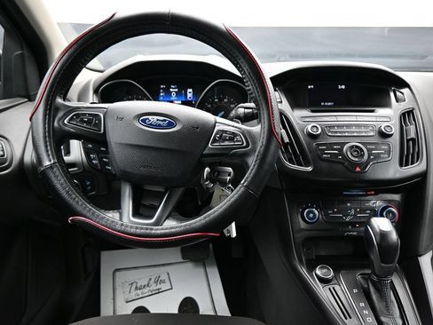 Used 2016 Ford Focus SE w/ SE Sport Package FWD image 13