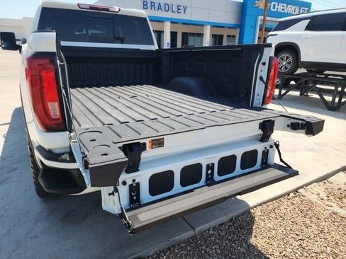 Used 2022 GMC Sierra 2500 AT4 w/ AT4 Preferred Package image 18