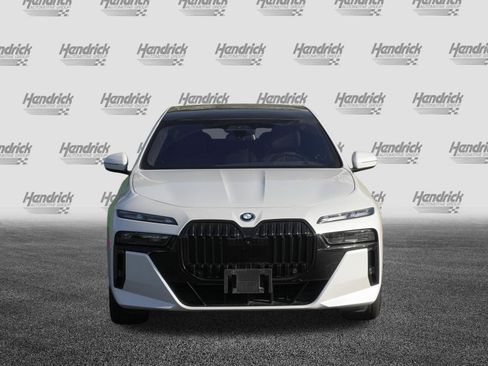 Used 2023 BMW i7 xDrive60 AWD/4WD image 3