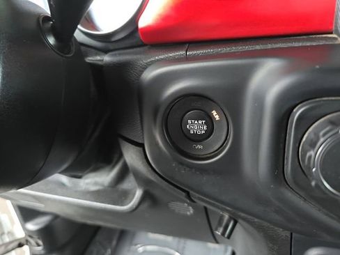 Used 2019 Jeep Wrangler Rubicon w/ Cold Weather Group image 17