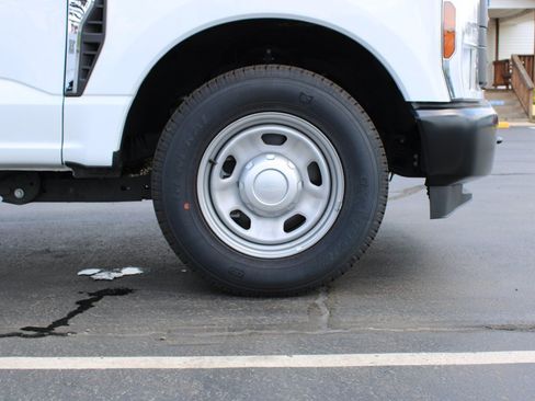 Used 2025 Ford F350 XL w/ XL Driver Assist Package RWD image 39
