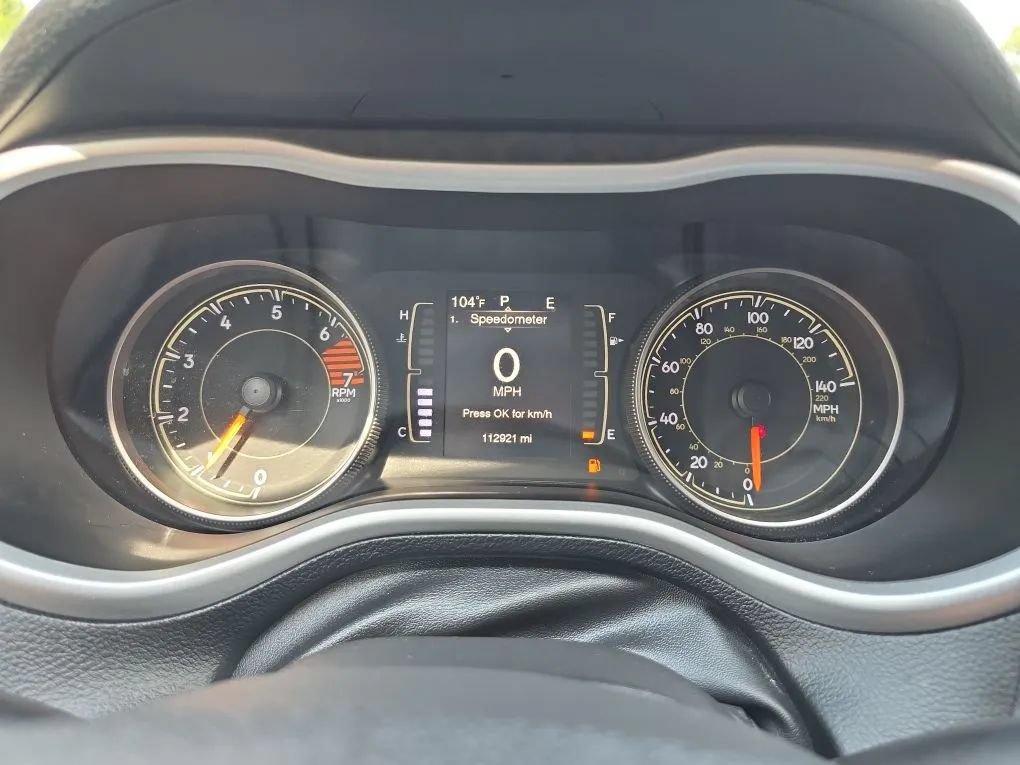 Used 2018 Jeep Cherokee Latitude Plus w/ Cold Weather Group AWD/4WD image 18
