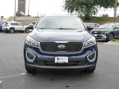 Used 2018 Kia Sorento AWD image 3
