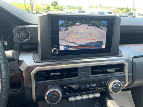 Used 2025 Toyota Tacoma SR5 AWD/4WD image 12