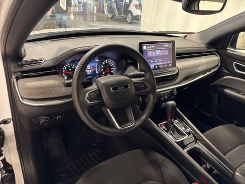 Used 2024 Jeep Compass Sport image 14