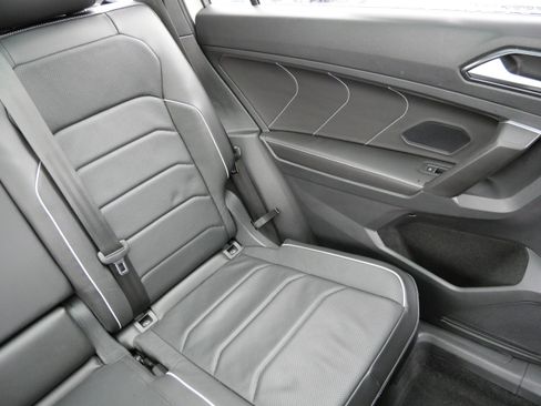 Certified 2022 Volkswagen Tiguan SEL R-Line AWD/4WD image 14