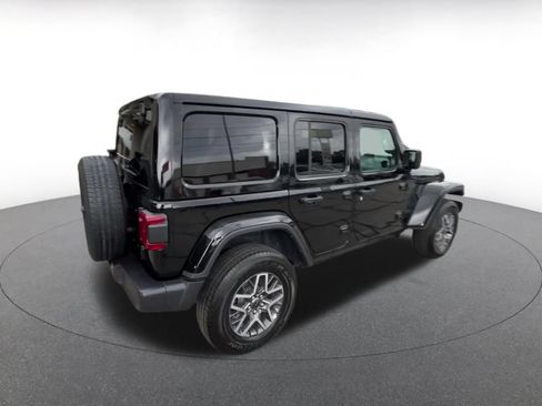 Used 2025 Jeep Wrangler Unlimited Sahara AWD/4WD image 13