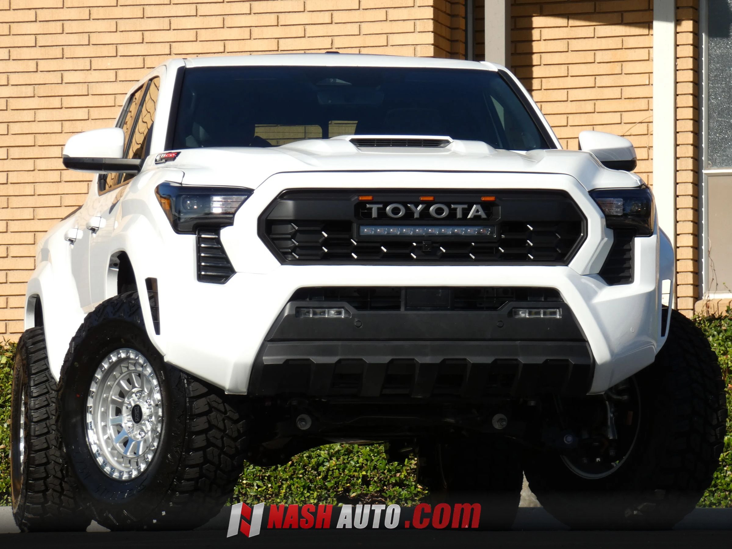 Used 2026 Toyota Tacoma TRD Sport w/ TRD Sport Upgrade Package AWD/4WD image 1