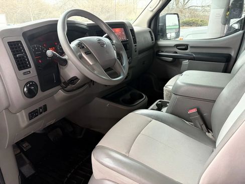 Used 2016 Nissan NV 3500 SV image 17