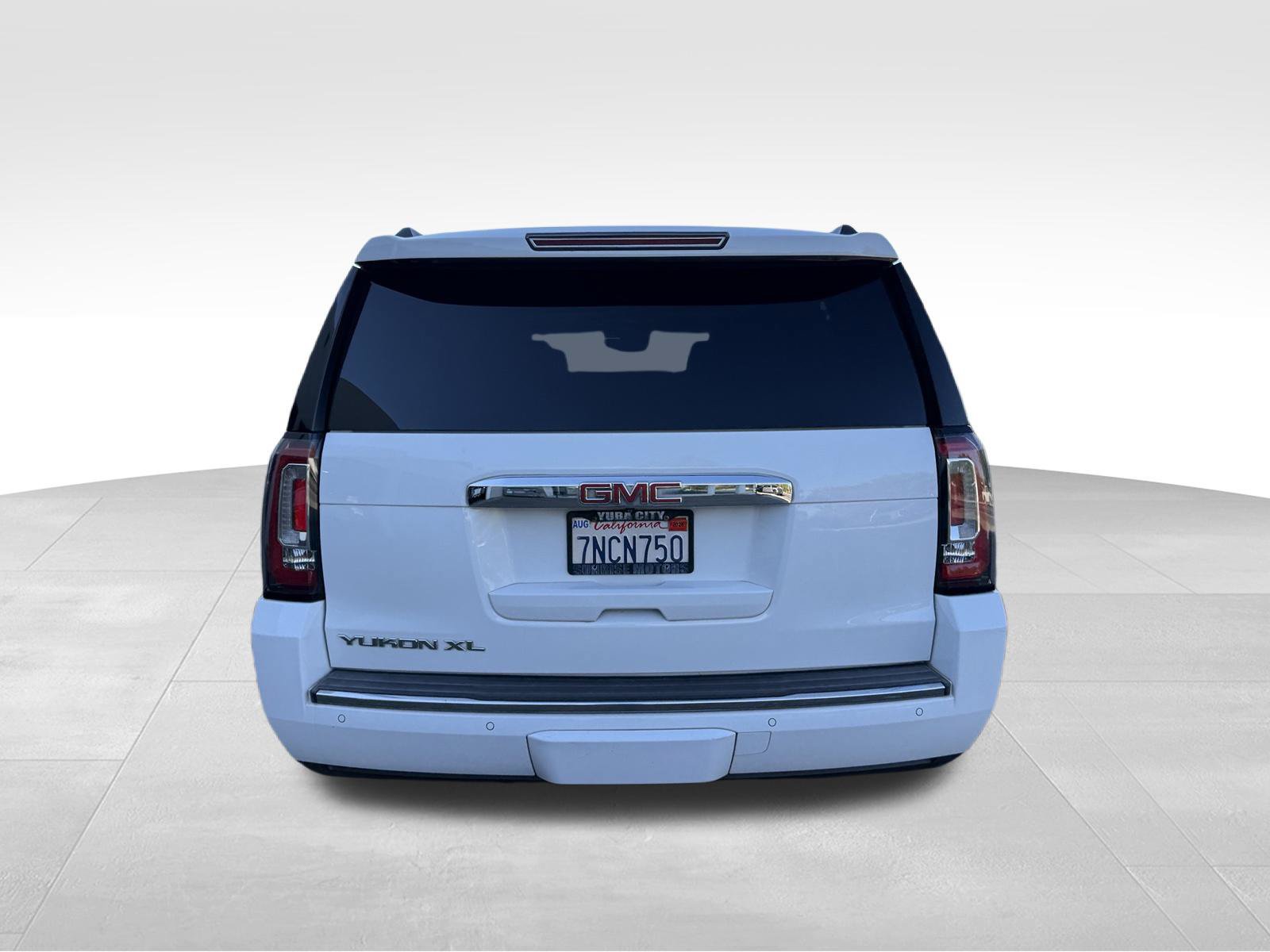 Used 2016 GMC Yukon XL Denali w/ Open Road Package AWD/4WD image 4