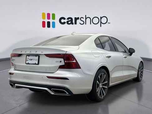 Used 2022 Volvo S60 B5 Momentum w/ Premium Package image 5