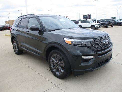 Used 2024 Ford Explorer XLT w/ Equipment Group 202A AWD/4WD image 10