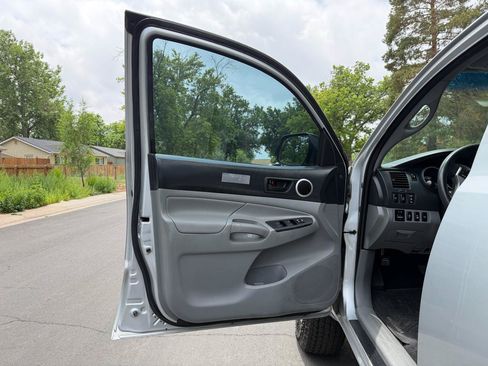 Used 2013 Toyota Tacoma 4x4 Double Cab w/ TRD Off-Road Pkg image 9