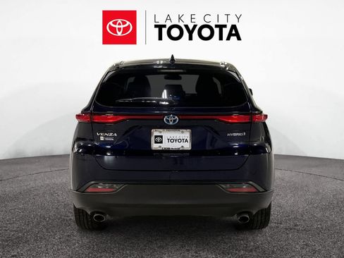 Used 2022 Toyota Venza LE image 7