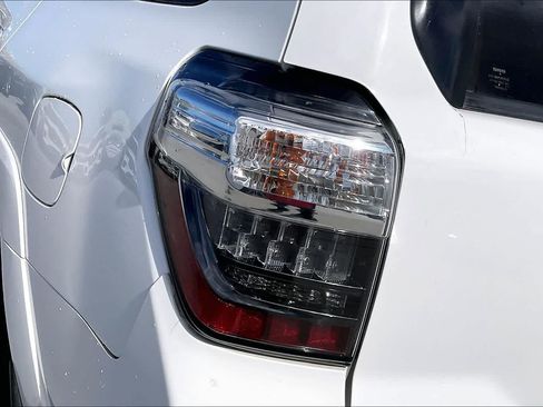Used 2020 Toyota 4Runner 4WD image 32