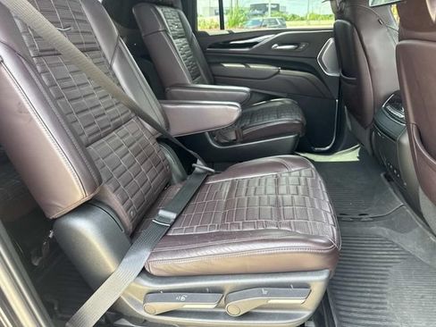 Used 2023 Cadillac Escalade ESV Sport Platinum AWD/4WD image 11