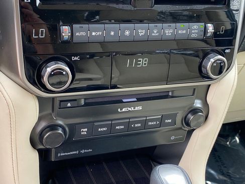 Used 2023 Lexus GX 460 Premium w/ Premium Package image 30