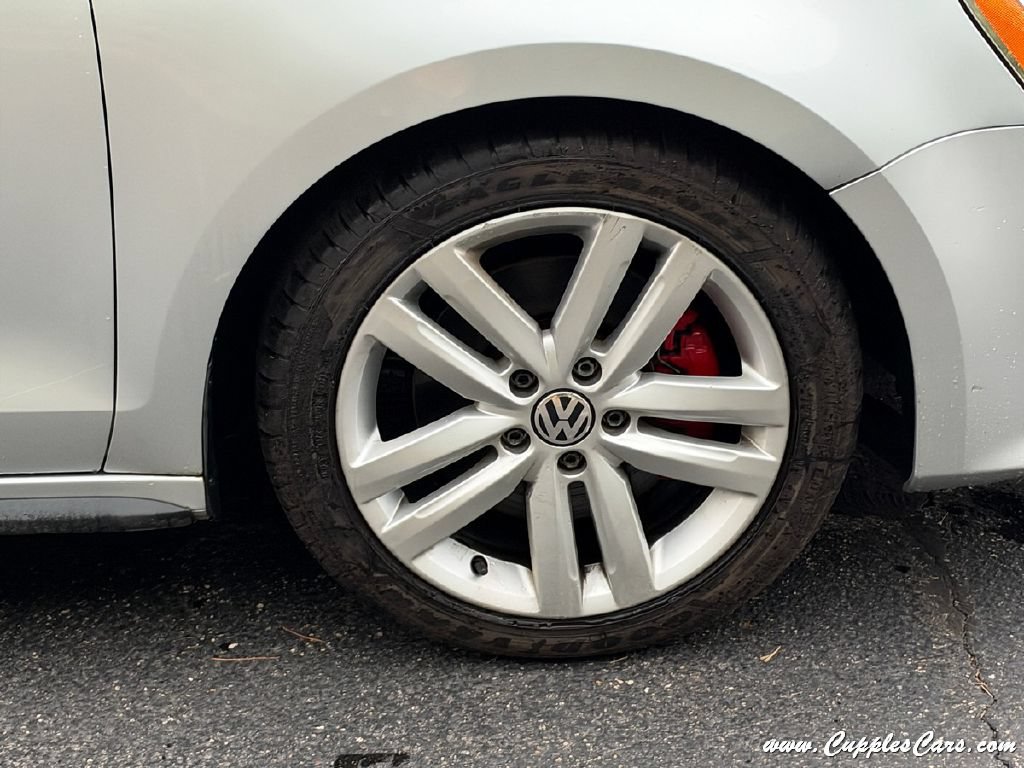 Used 2014 Volkswagen Jetta GLI FWD image 33