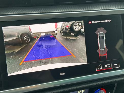 Used 2025 Audi Q3 2.0T Premium image 19