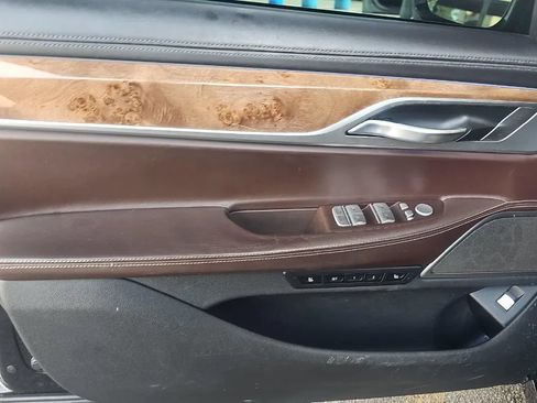 Used 2019 BMW 750i xDrive w/ Luxury Rear Seating Package AWD/4WD image 10