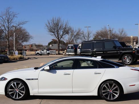 Used 2018 Jaguar XJ R-Sport image 8