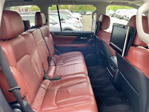 Used 2019 Lexus LX 570 4WD w/ Luxury Package image 31