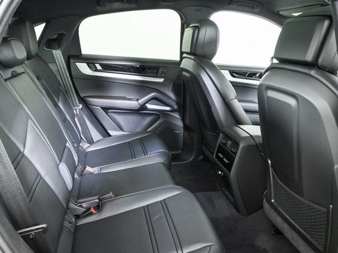 Certified 2025 Porsche Cayenne Coupe image 24