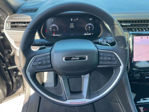 New 2025 Jeep Grand Cherokee Limited w/ Luxury Tech Group II image 16