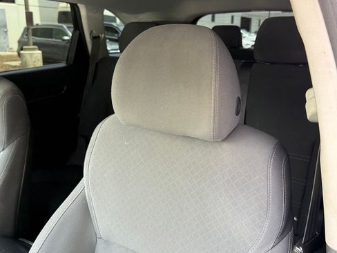 Used 2018 Kia Sorento FWD image 2